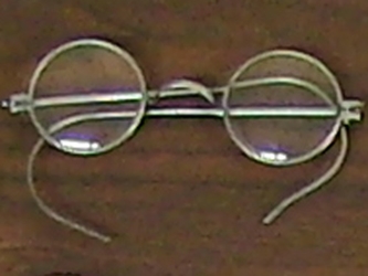 Vintage Wire Frame Eyeglasses: Gallery Item 